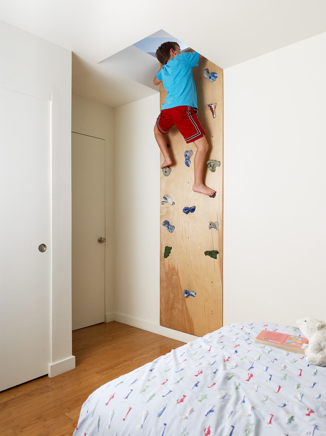 Belles idées pour installer un mur d'escalade intérieur pour enfant
